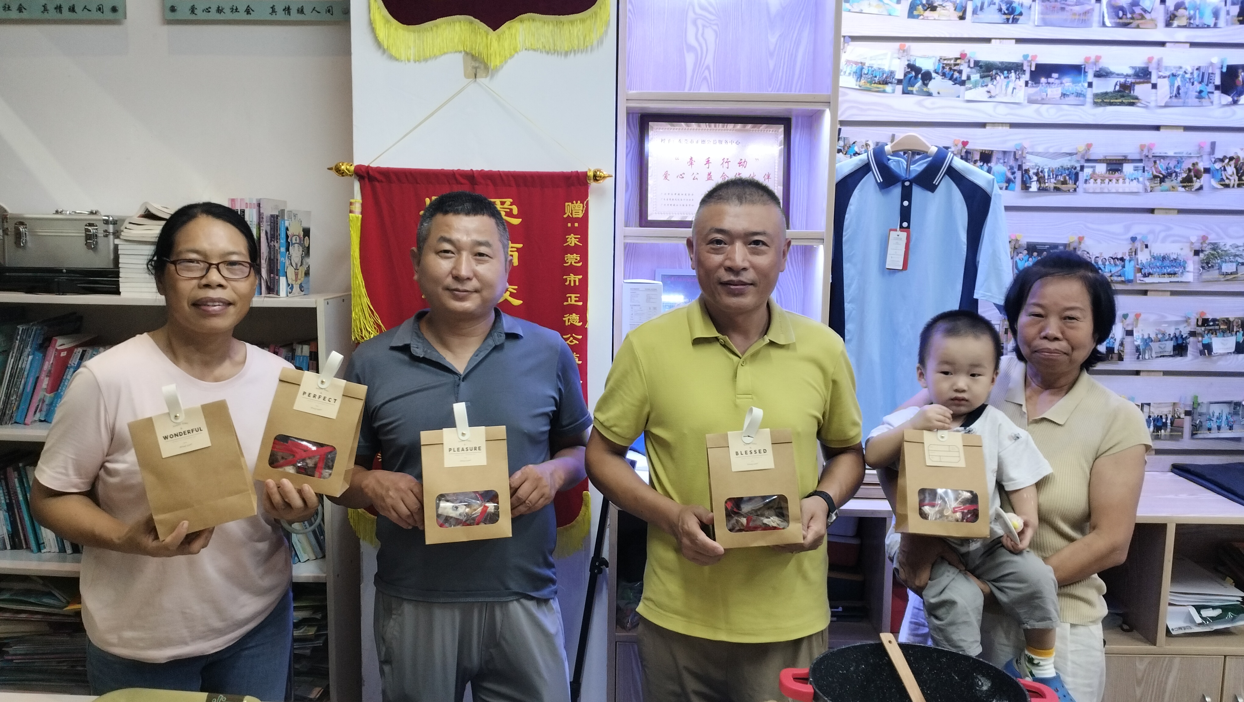 月满双节 聚力笃行｜正德公益召开月度工作会议暨双节DIY联谊活动